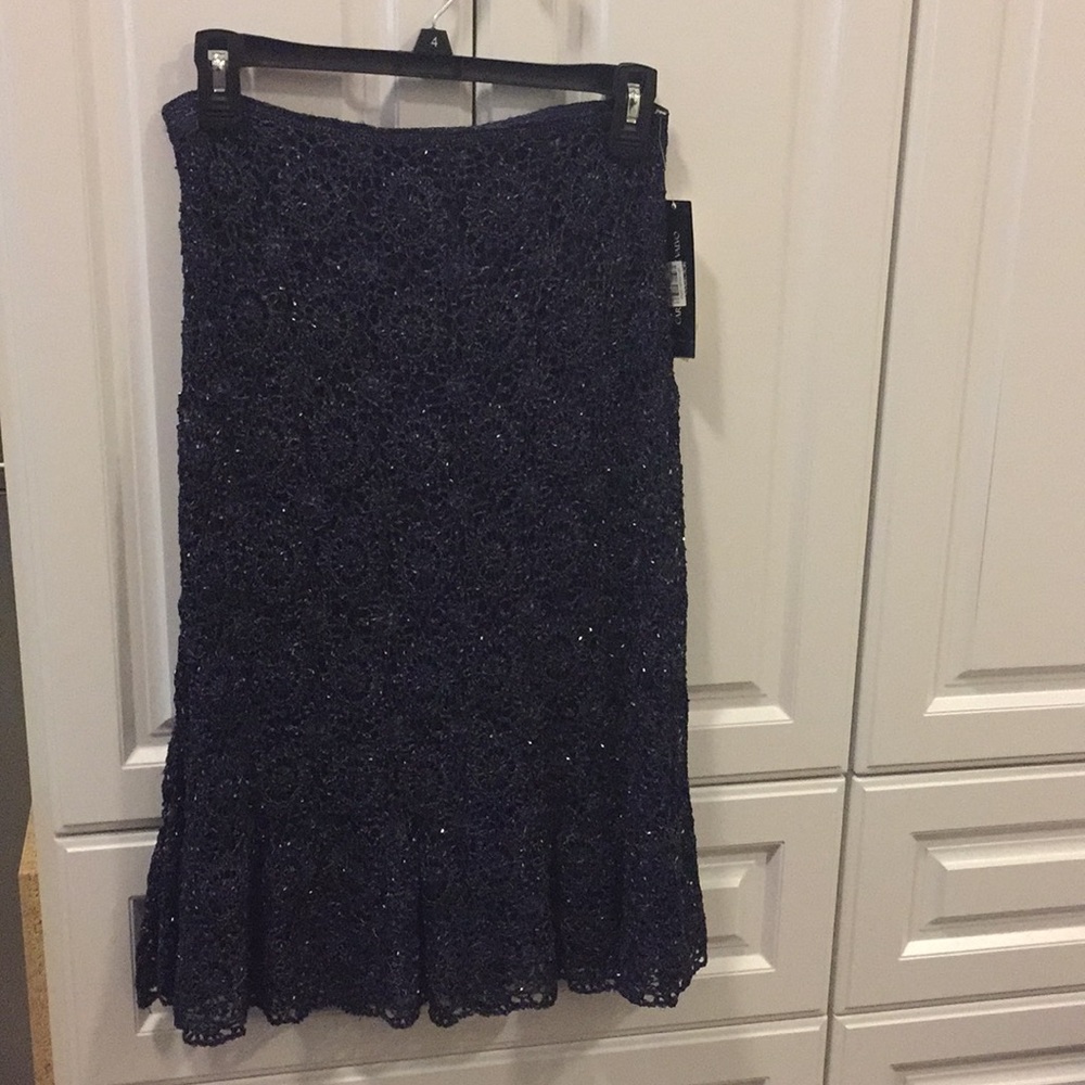 Women’s sequined skirt.